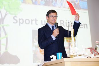 cha_dr._s._hofmann_rote_karte_sport_und_ruecken_ga_2022-10-20_web.jpg