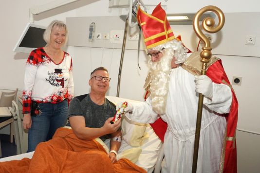 dsc07233_nikolausbesuch_klinik_bogen_2025-12-05.jpg