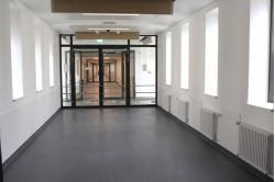 img_4968_fertiger_verbindungsgang_in_den_neuen_op-gang_aus_der_sicht_des_altbaus.jpg