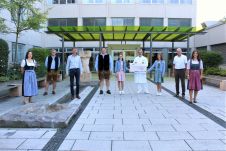 spendenuebergabe_fuer_palliativmed._dienst_klinik_mallersdorf_1.jpg