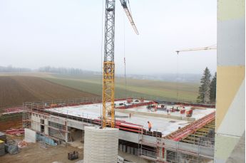 suedseite_op-neubau__neuer_notausgang_li._vorne.jpg