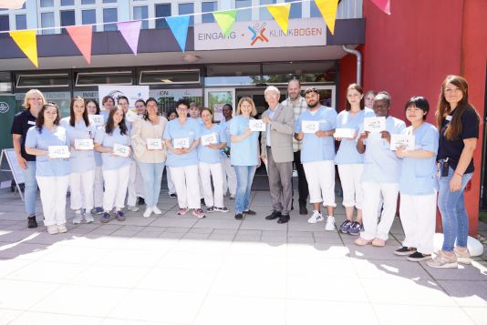 Azubis der Klinik Bogen geben ein Kochbuch heraus Neuigkeiten 2025