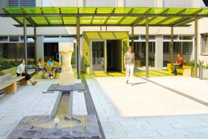 Neuer Haupteingangsbereich Über uns