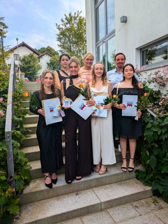 Examensfeier Pflegefachfrauen Klinik Mallersdorf 2024 Neuigkeiten 2024