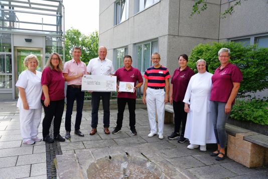 Spendenübergabe für den Palliativmedizinischen Dienst der Klinik Mallersdorf Neuigkeiten 2024